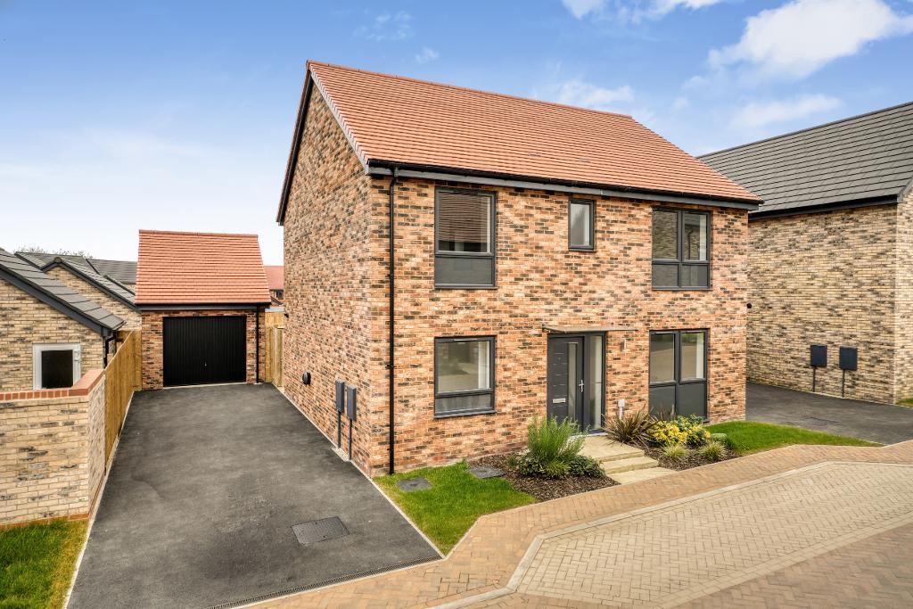 4 Bedroom Detached for Sale in Whitehouse Park, MK8 8AB