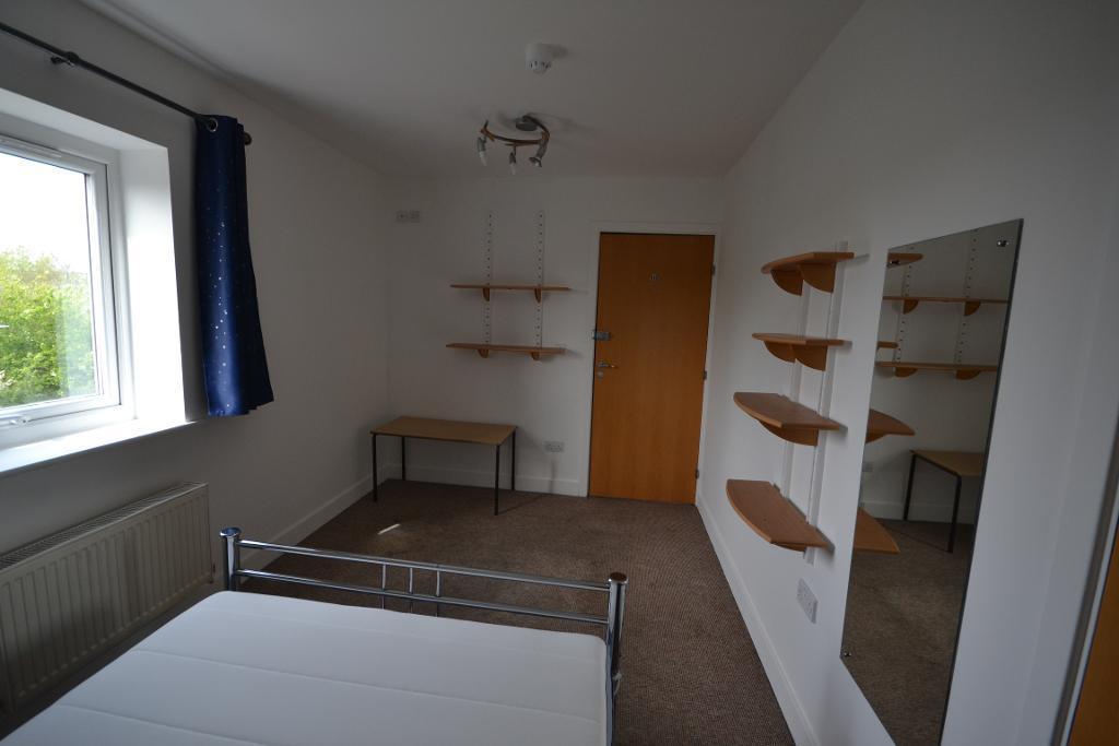 1 Bedroom Room to Rent in Milton Keynes, MK10 9LR