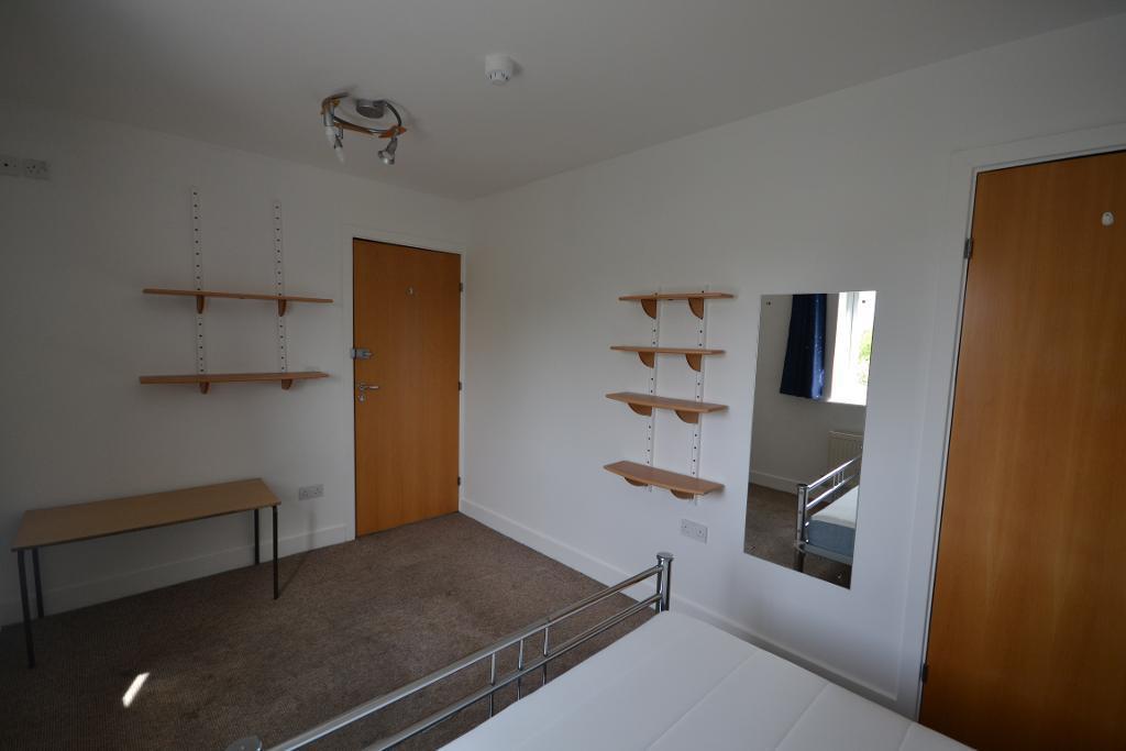 1 Bedroom Room to Rent in Milton Keynes, MK10 9LR