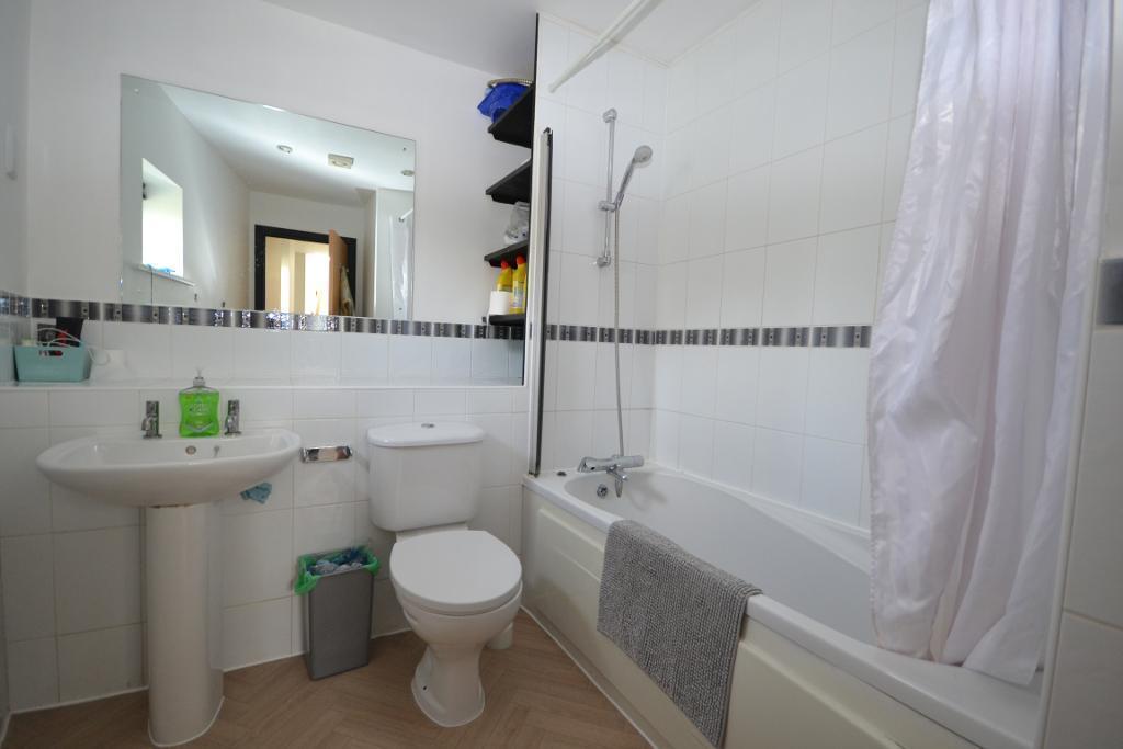 1 Bedroom Room to Rent in Milton Keynes, MK10 9LR