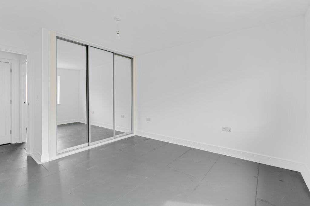 4 Bedroom Detached for Sale in Whitehouse Park, MK8 8AB