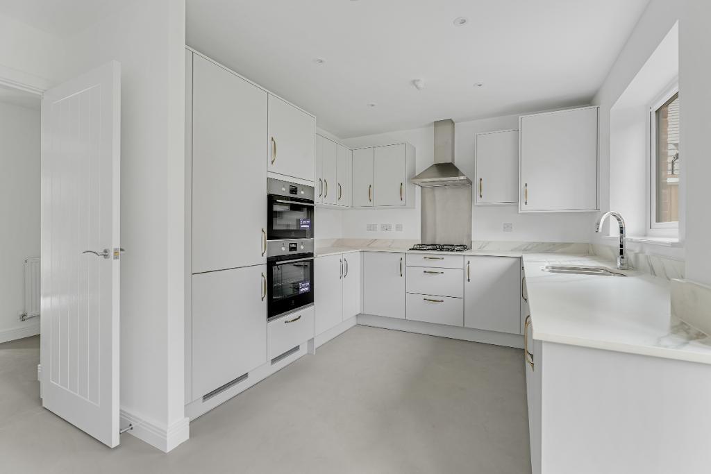 4 Bedroom Detached for Sale in Whitehouse Park, MK8 8AB