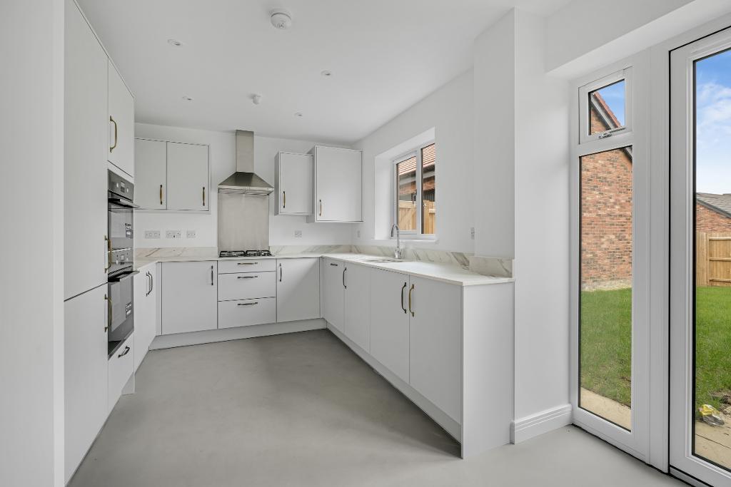 4 Bedroom Detached for Sale in Whitehouse Park, MK8 8AB