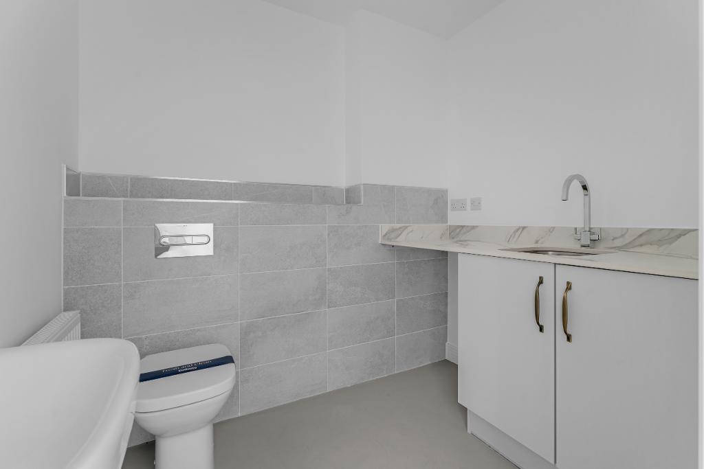 4 Bedroom Detached for Sale in Whitehouse Park, MK8 8AB