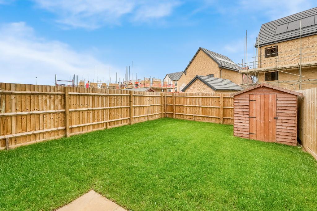 4 Bedroom Semi-Detached for Sale in Milton Keynes, MK8 8BS