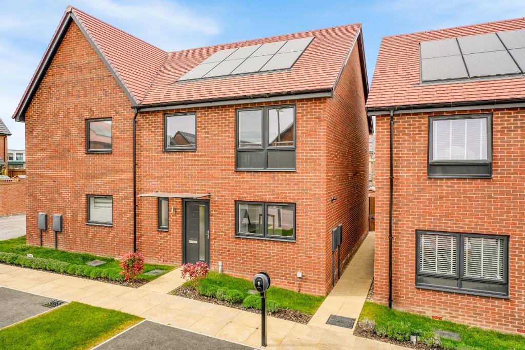 4 Bedroom Semi-Detached for Sale in Milton Keynes, MK8 8BS