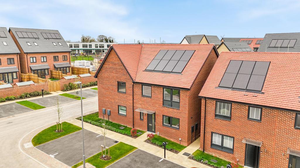 4 Bedroom Semi-Detached for Sale in Milton Keynes, MK8 8BS