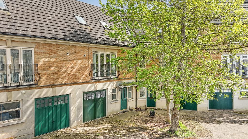 4 Bedroom Terraced for Sale in Milton Keynes, MK5 7HG