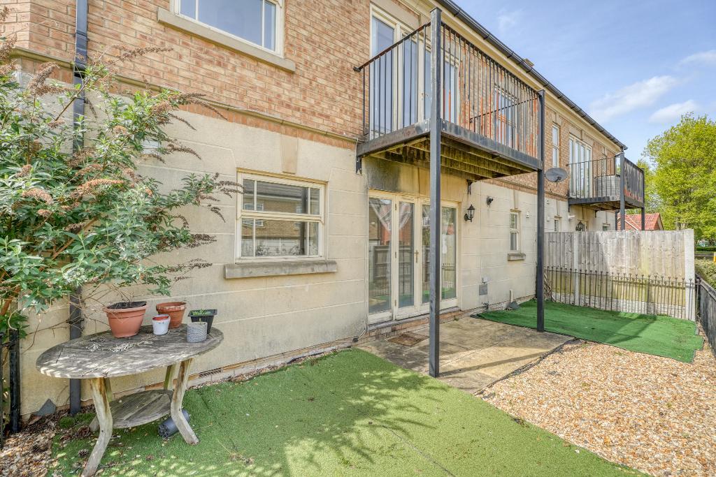 4 Bedroom Terraced for Sale in Milton Keynes, MK5 7HG