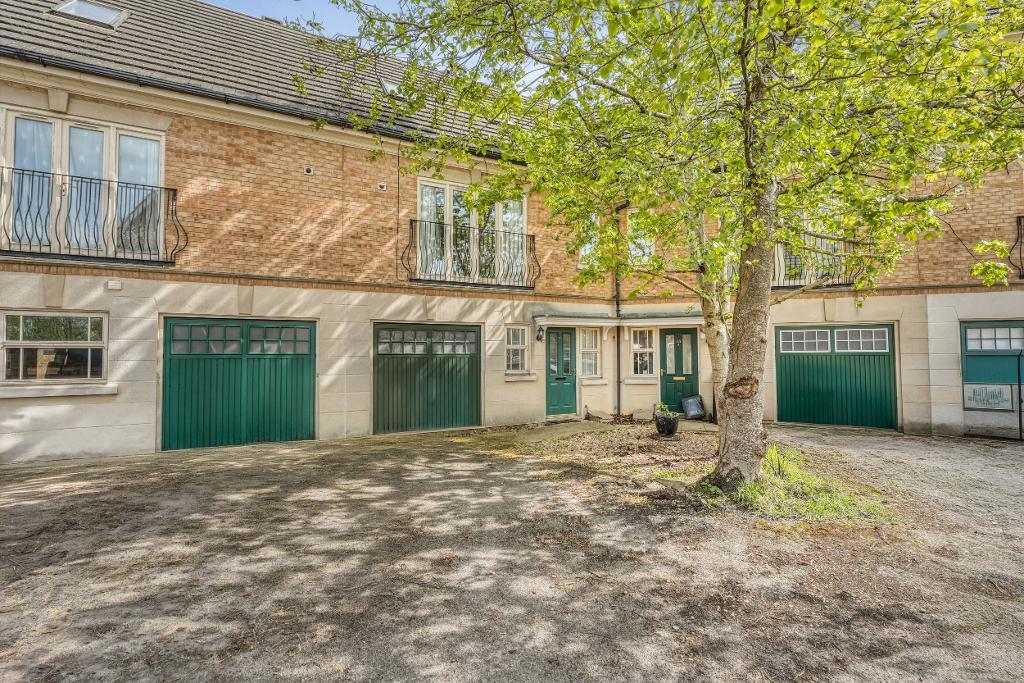 4 Bedroom Terraced for Sale in Milton Keynes, MK5 7HG