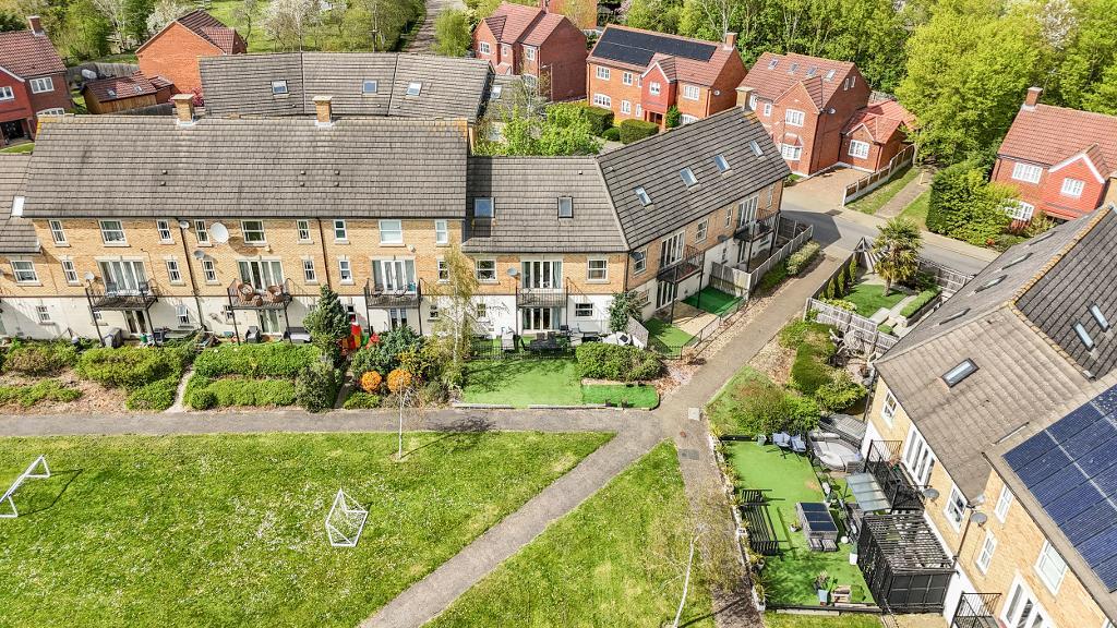 4 Bedroom Terraced for Sale in Milton Keynes, MK5 7HG