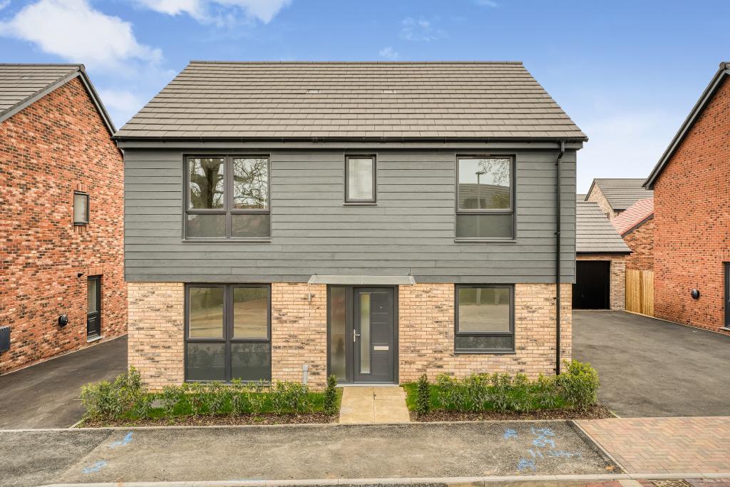 4 Bedroom Detached for Sale in Milton Keynes, MK8 8AB