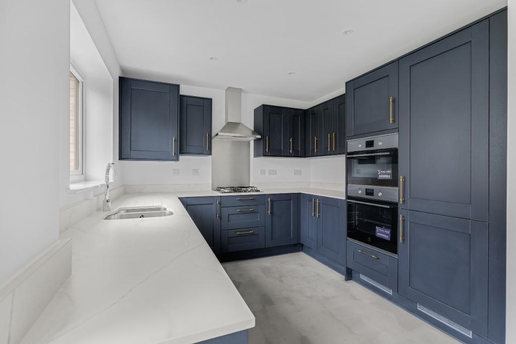 4 Bedroom Detached for Sale in Milton Keynes, MK8 8AB