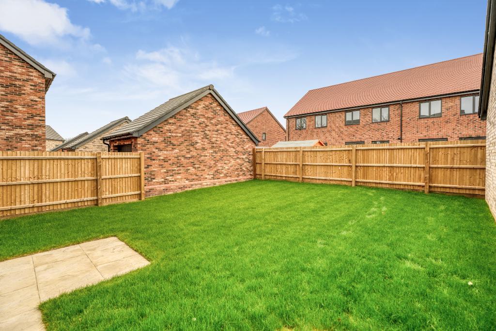 4 Bedroom Detached for Sale in Milton Keynes, MK8 8AB