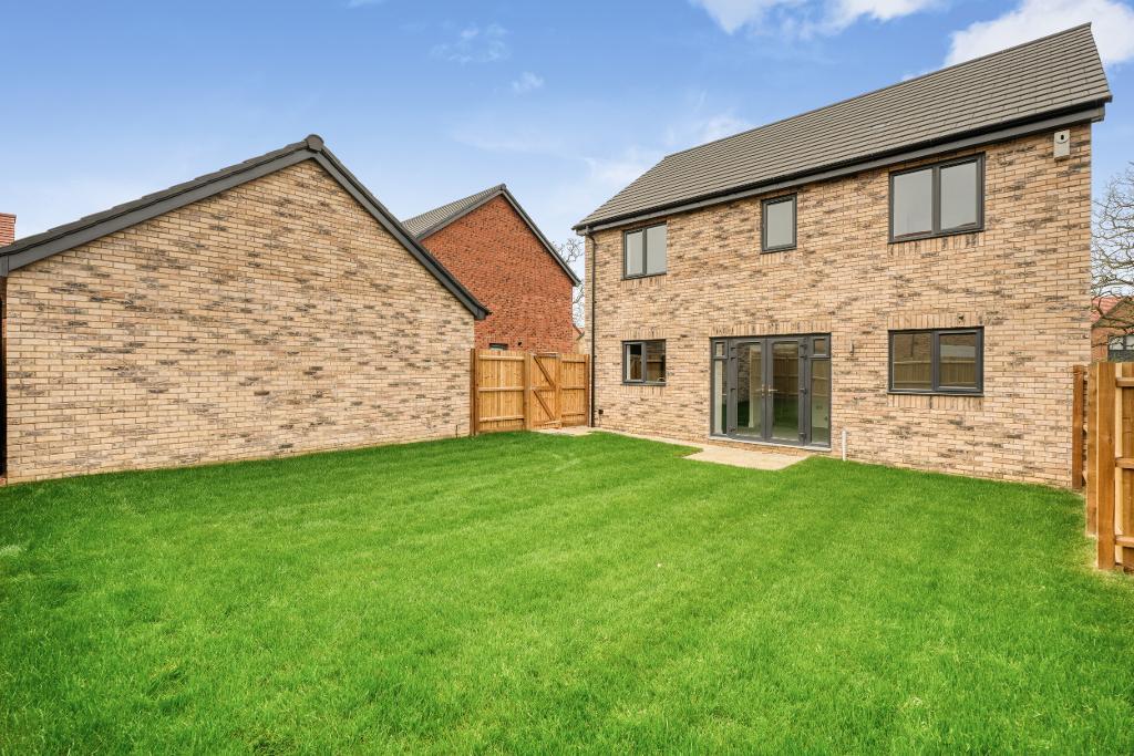 4 Bedroom Detached for Sale in Milton Keynes, MK8 8AB