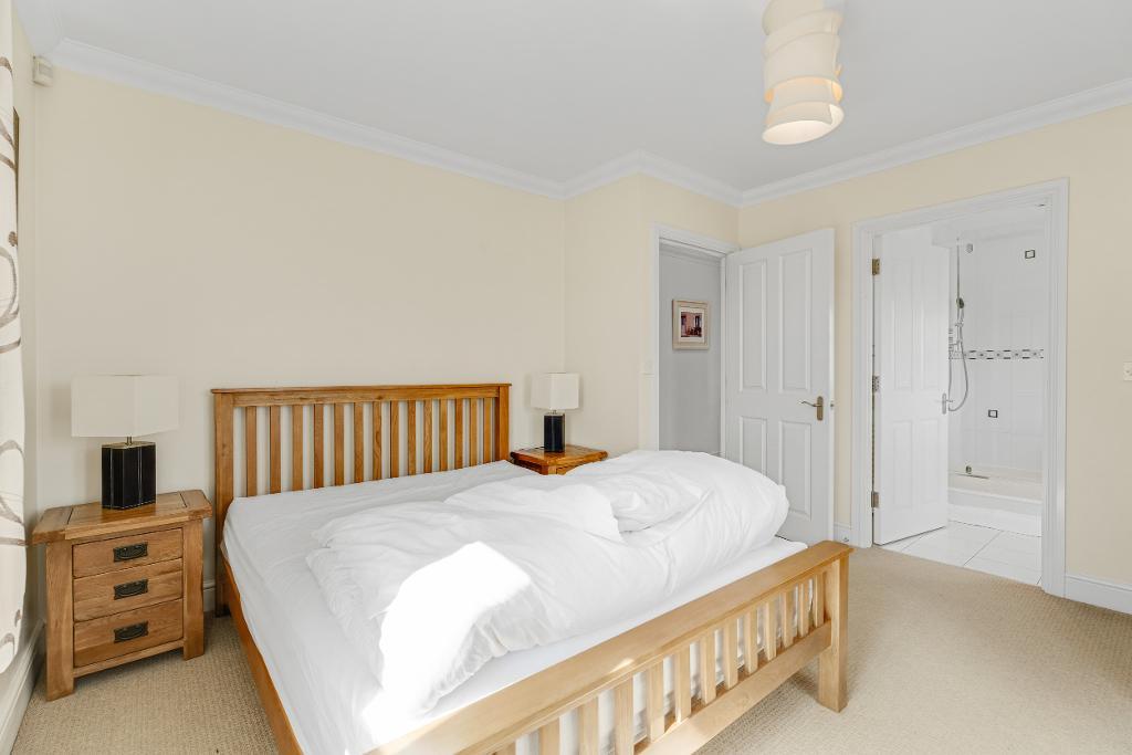 2 Bedroom Apartment for Sale in Milton Keynes, MK10 9PY