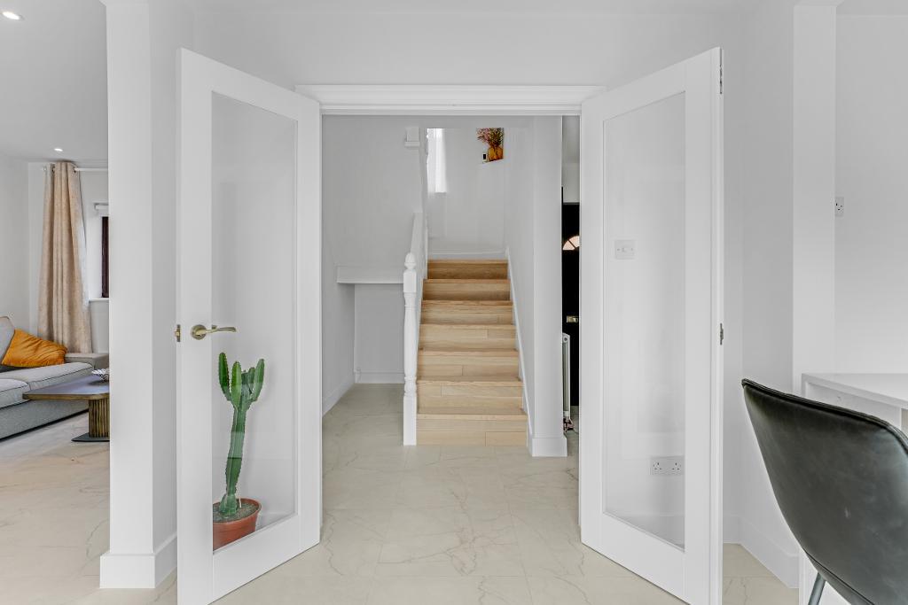 3 Bedroom Detached for Sale in Milton Keynes, MK7 7HD