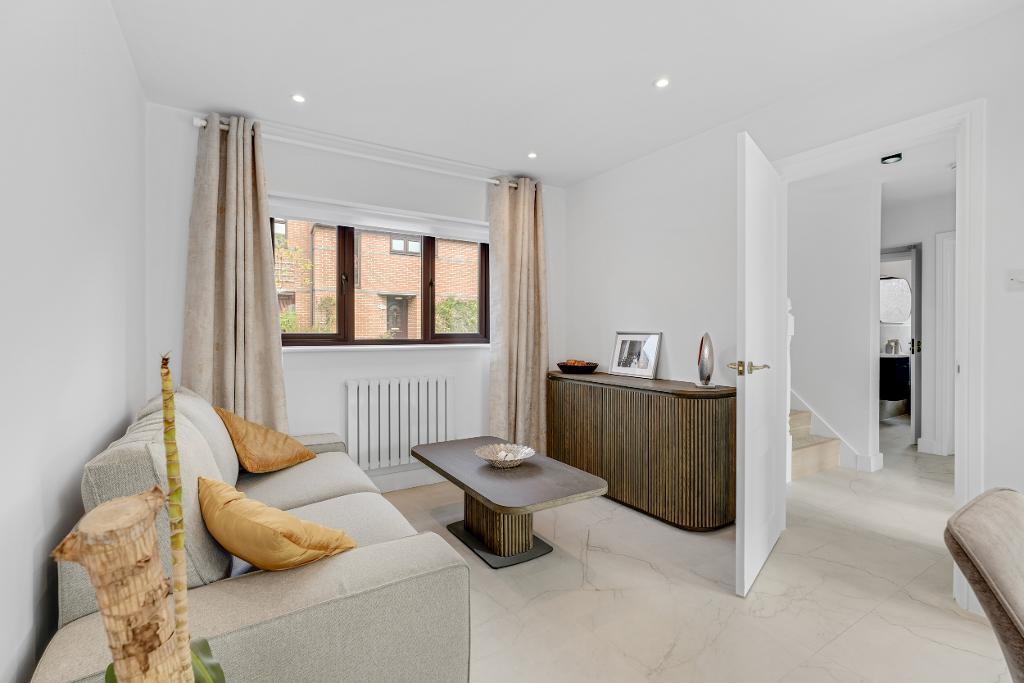 3 Bedroom Detached for Sale in Milton Keynes, MK7 7HD