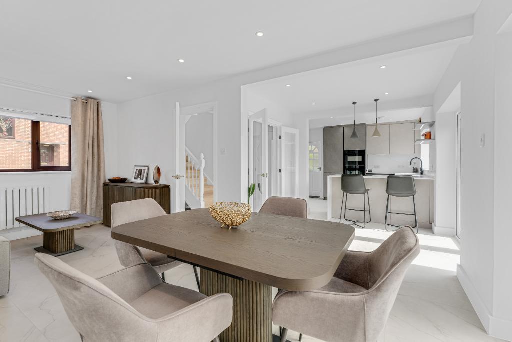 3 Bedroom Detached for Sale in Milton Keynes, MK7 7HD