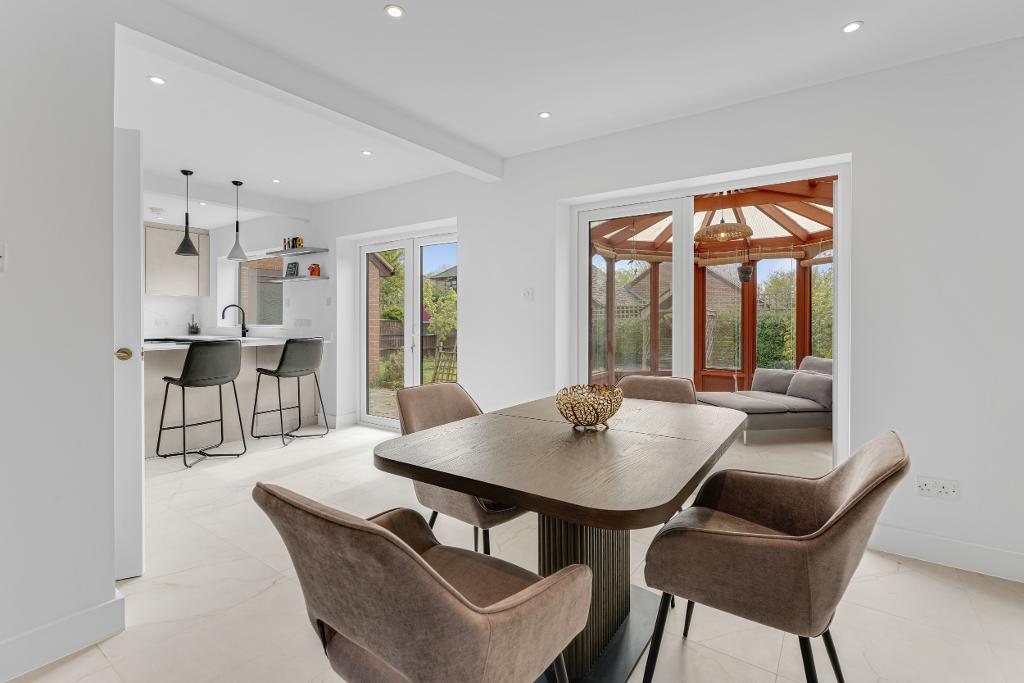 3 Bedroom Detached for Sale in Milton Keynes, MK7 7HD