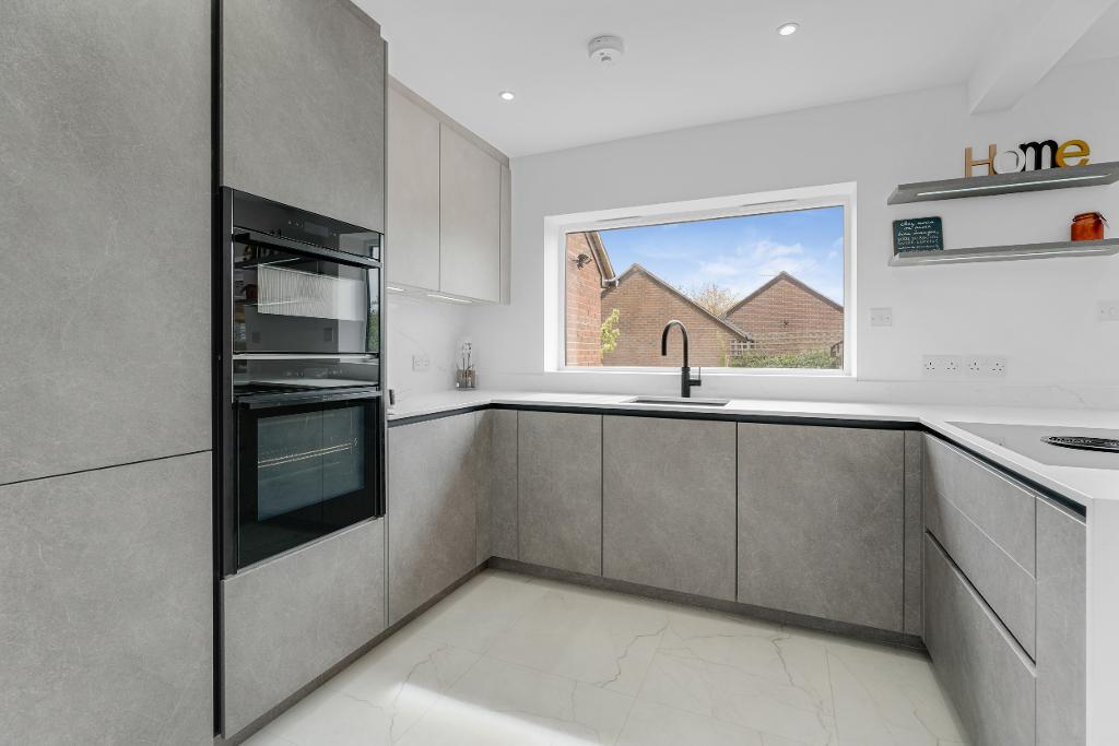 3 Bedroom Detached for Sale in Milton Keynes, MK7 7HD