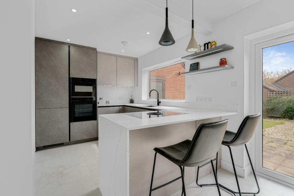 3 Bedroom Detached for Sale in Milton Keynes, MK7 7HD