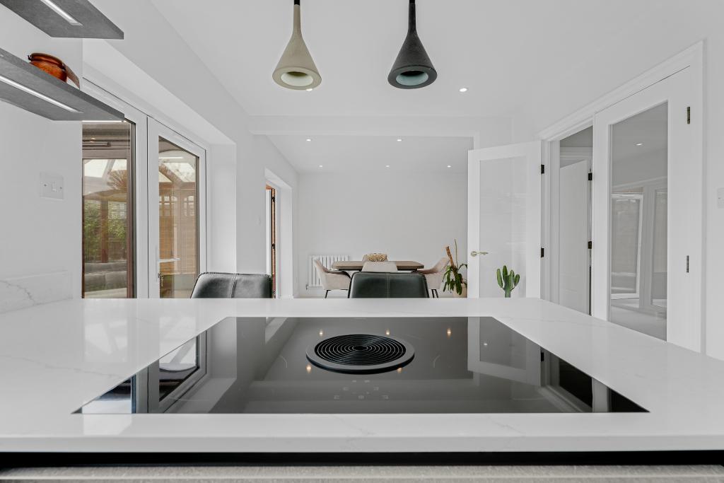 3 Bedroom Detached for Sale in Milton Keynes, MK7 7HD