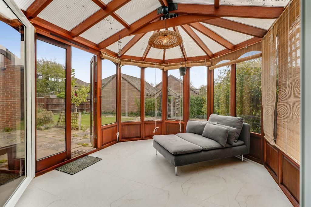 3 Bedroom Detached for Sale in Milton Keynes, MK7 7HD