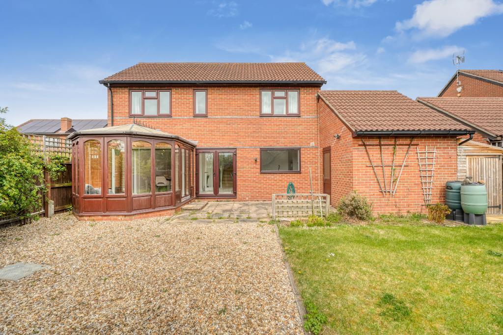 3 Bedroom Detached for Sale in Milton Keynes, MK7 7HD