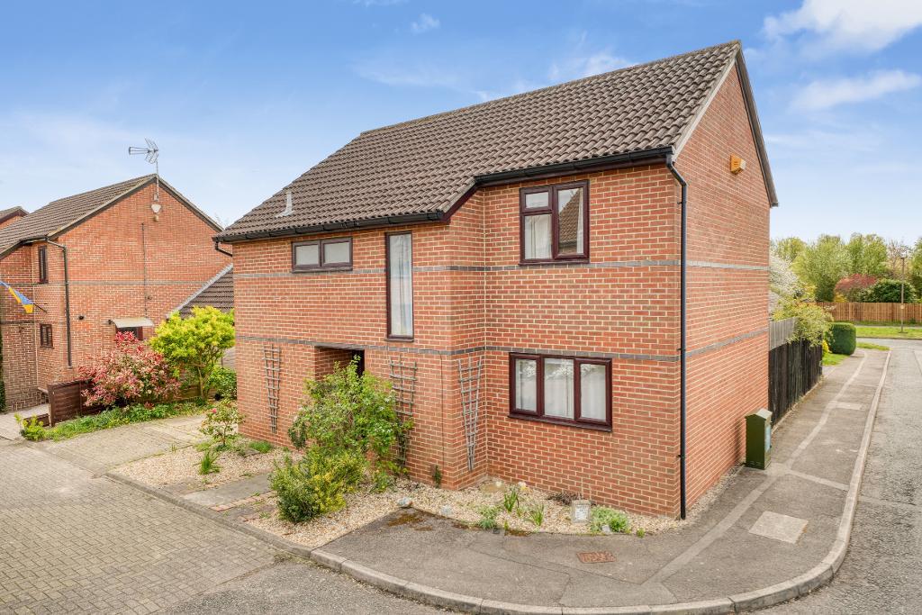 3 Bedroom Detached for Sale in Milton Keynes, MK7 7HD