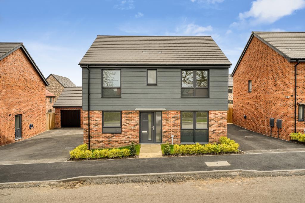 4 Bedroom Detached for Sale in Milton Keynes, MK8 8AB