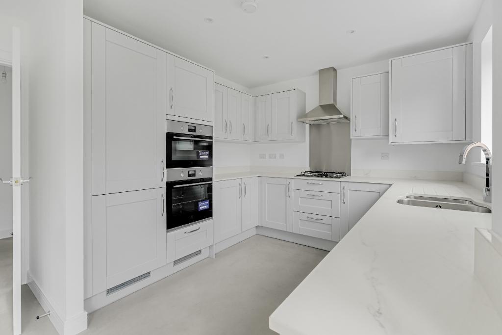 4 Bedroom Detached for Sale in Milton Keynes, MK8 8AB