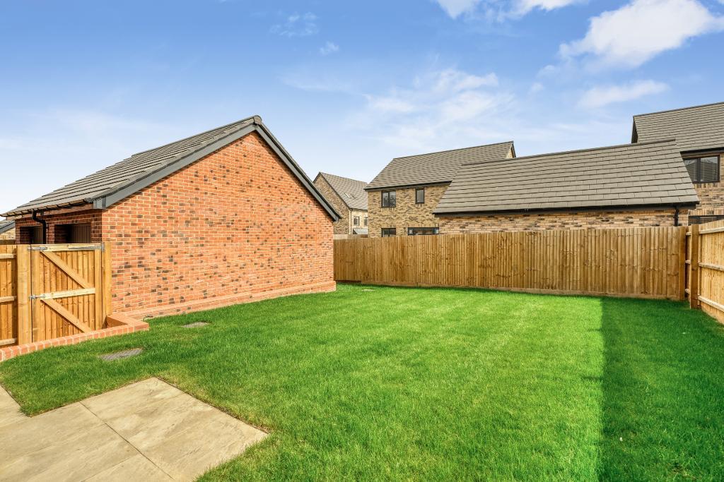 4 Bedroom Detached for Sale in Milton Keynes, MK8 8AB