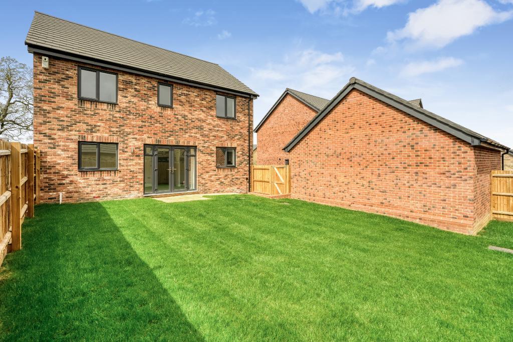 4 Bedroom Detached for Sale in Milton Keynes, MK8 8AB