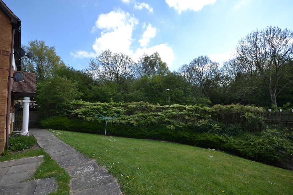 2 Bedroom Maisonette to Rent in Milton Keynes, MK13 8RE