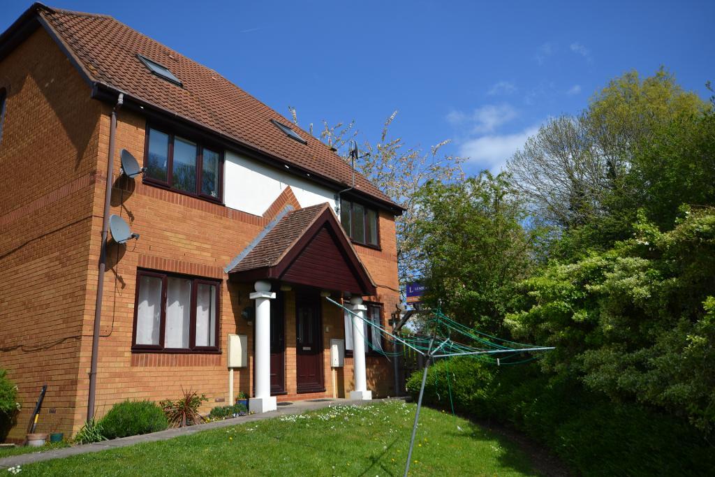 2 Bedroom Maisonette to Rent in Milton Keynes, MK13 8RE