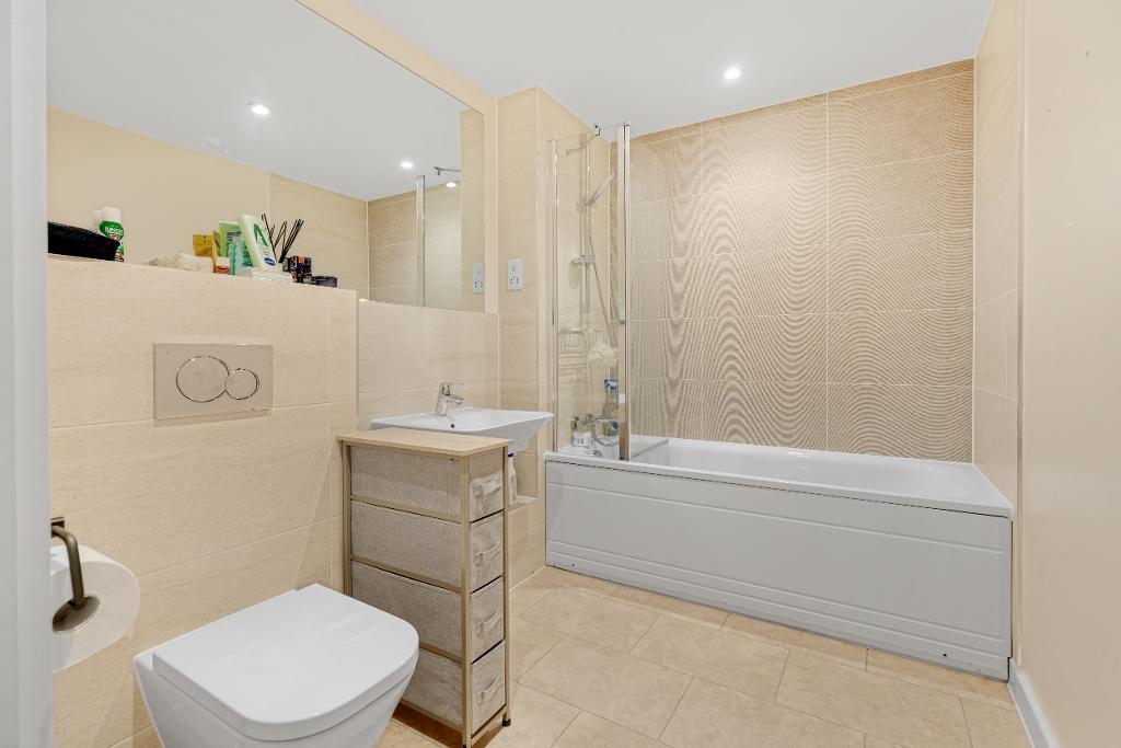 2 Bedroom Apartment for Sale in Milton Keynes, MK10 9UD