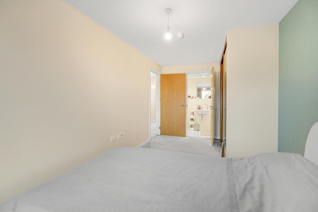 2 Bedroom Apartment for Sale in Milton Keynes, MK10 9UD