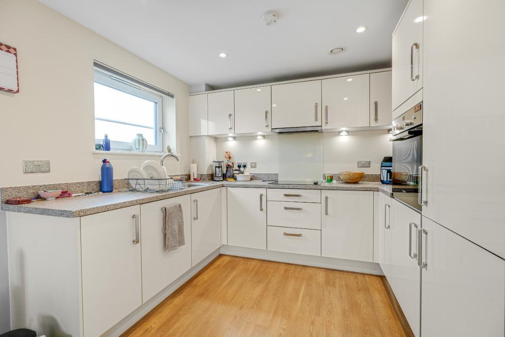 2 Bedroom Apartment for Sale in Milton Keynes, MK10 9UD