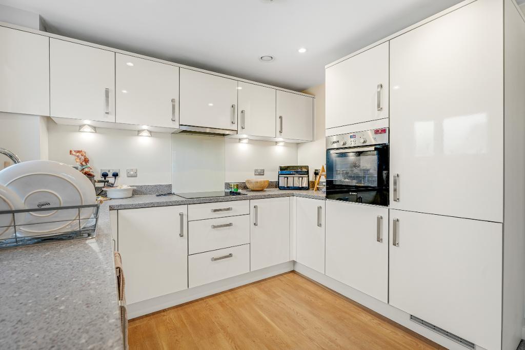2 Bedroom Apartment for Sale in Milton Keynes, MK10 9UD