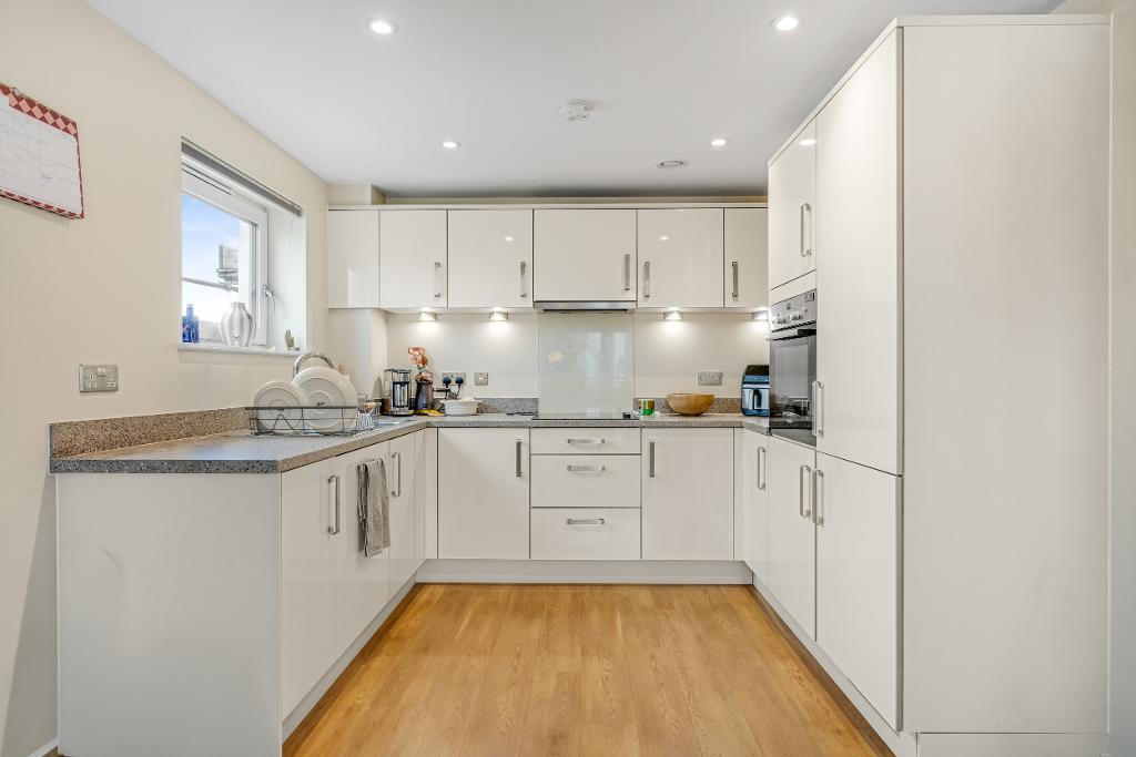 2 Bedroom Apartment for Sale in Milton Keynes, MK10 9UD