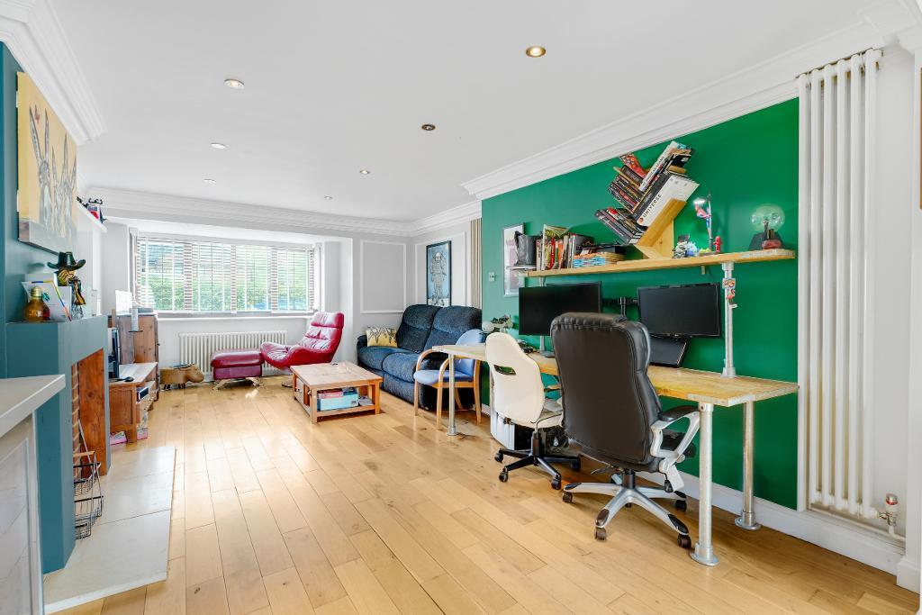 3 Bedroom Link-Detached for Sale in Milton Keynes, MK6 2HS