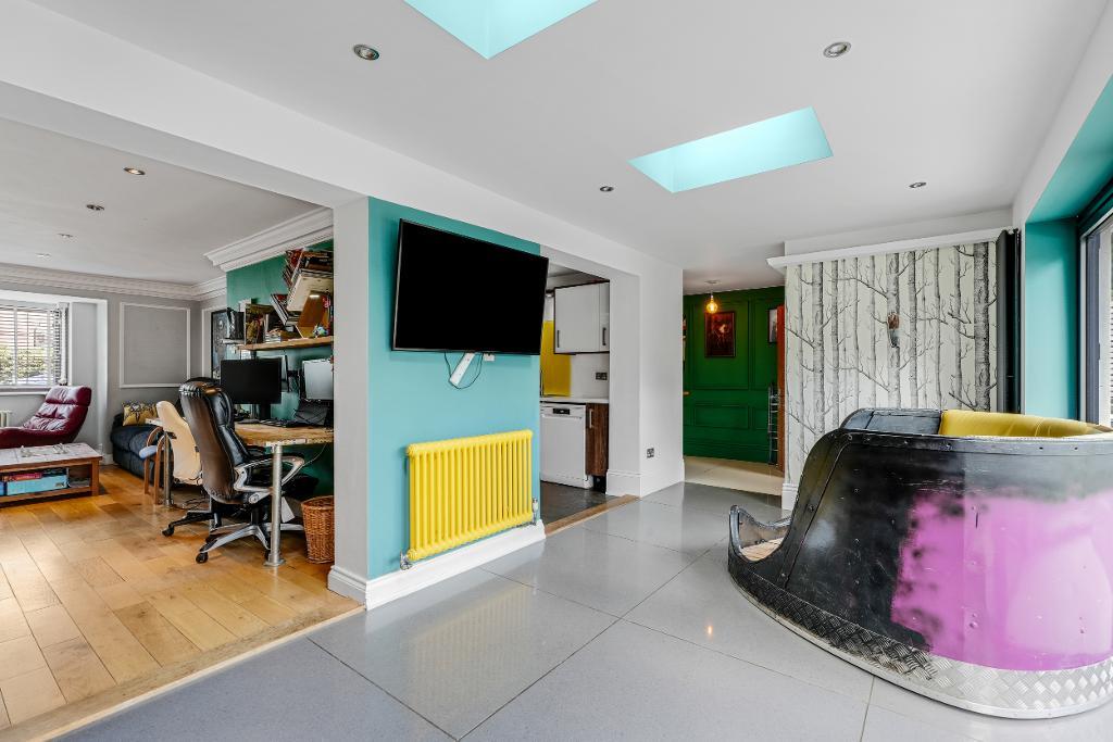 3 Bedroom Link-Detached for Sale in Milton Keynes, MK6 2HS