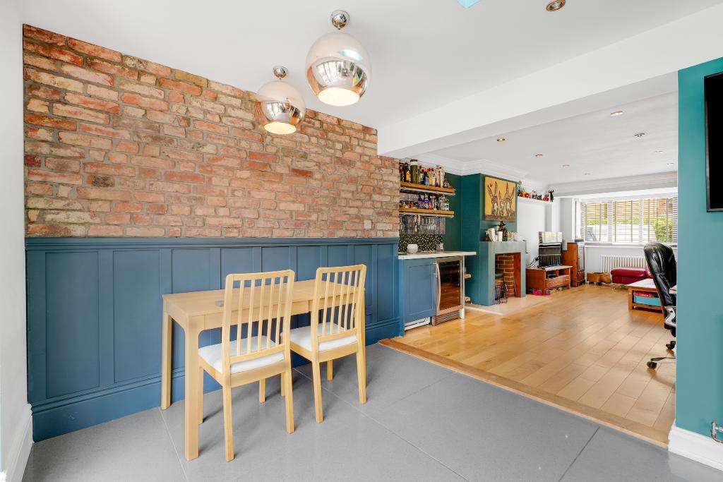 3 Bedroom Link-Detached for Sale in Milton Keynes, MK6 2HS