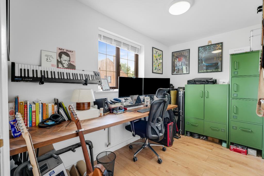 3 Bedroom Link-Detached for Sale in Milton Keynes, MK6 2HS