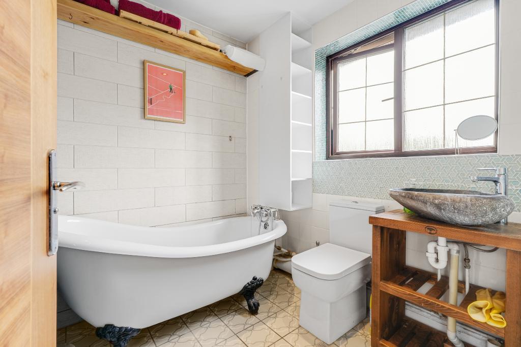 3 Bedroom Link-Detached for Sale in Milton Keynes, MK6 2HS
