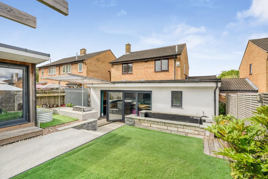 3 Bedroom Link-Detached for Sale in Milton Keynes, MK6 2HS