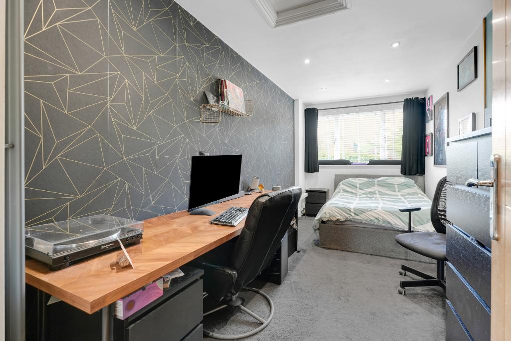 3 Bedroom Link-Detached for Sale in Milton Keynes, MK6 2HS
