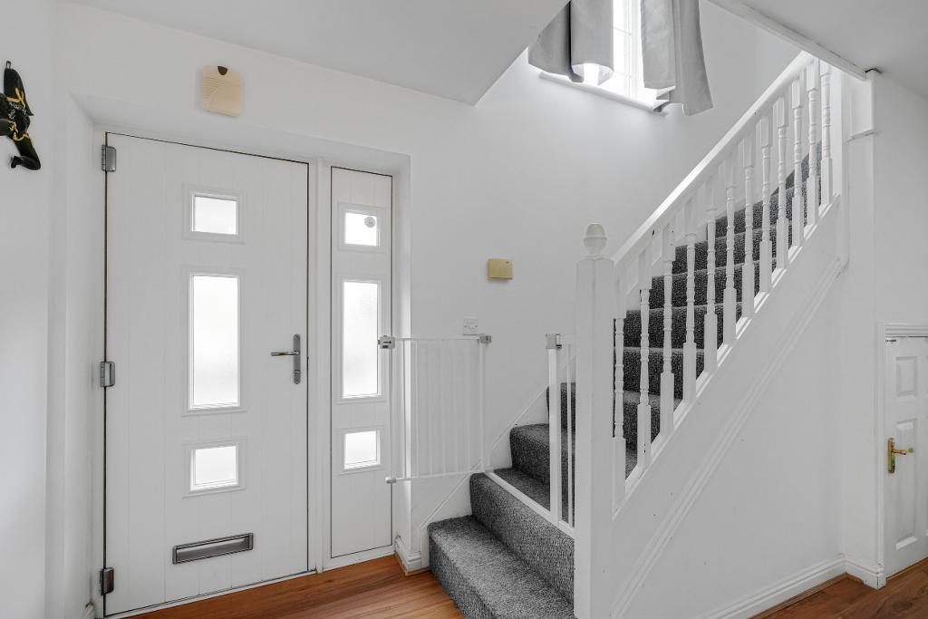 3 Bedroom Detached for Sale in Milton Keynes, MK13 0DT