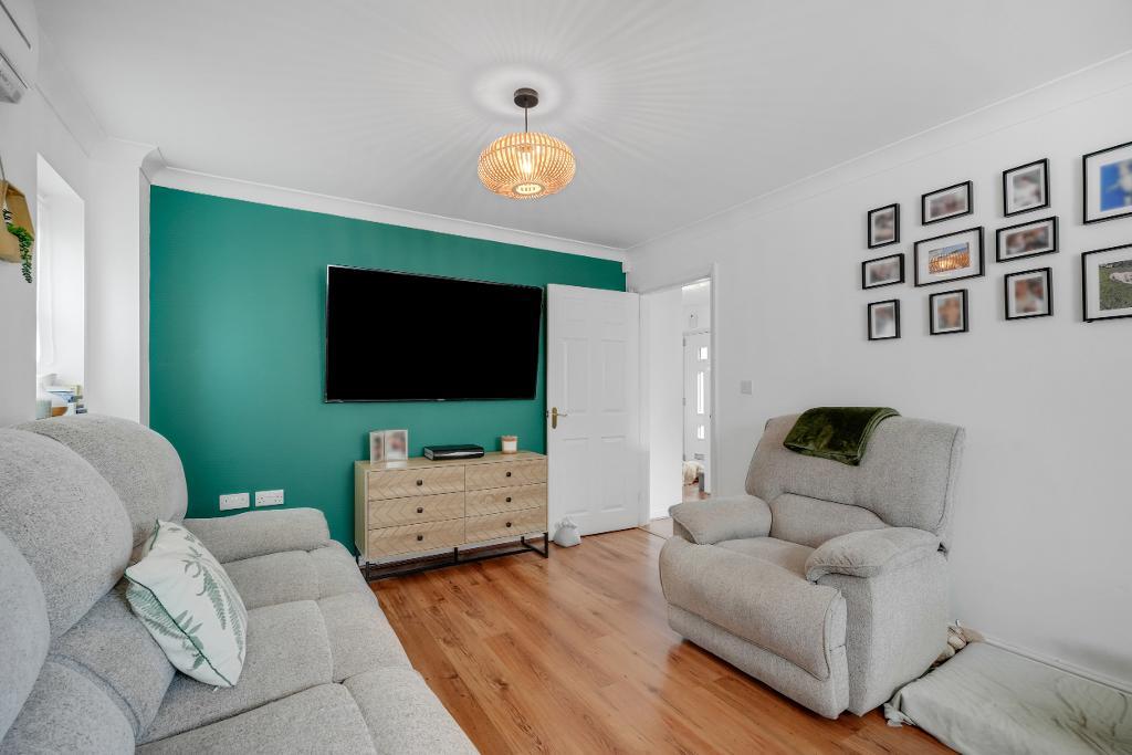 3 Bedroom Detached for Sale in Milton Keynes, MK13 0DT